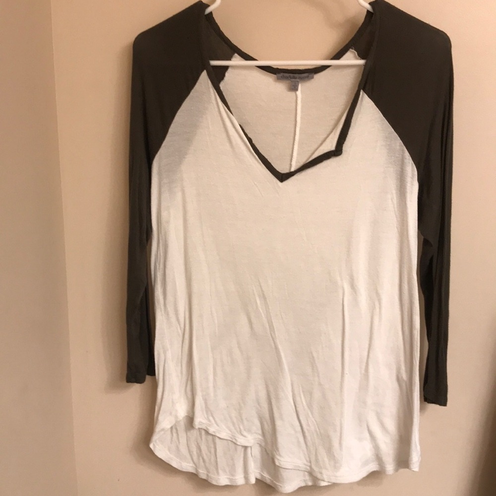 Green and white 3/4 sleeve v neck